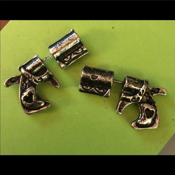 1Pair Fake Pistol Gun Shaped Stud Earrings NWT - Picture 3 of 8